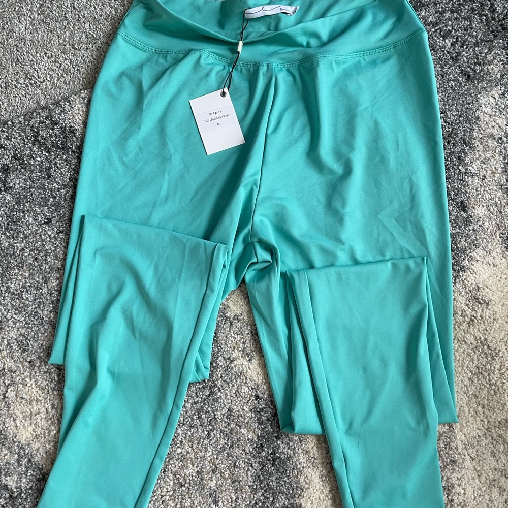 Brand new scrunch butt leggings